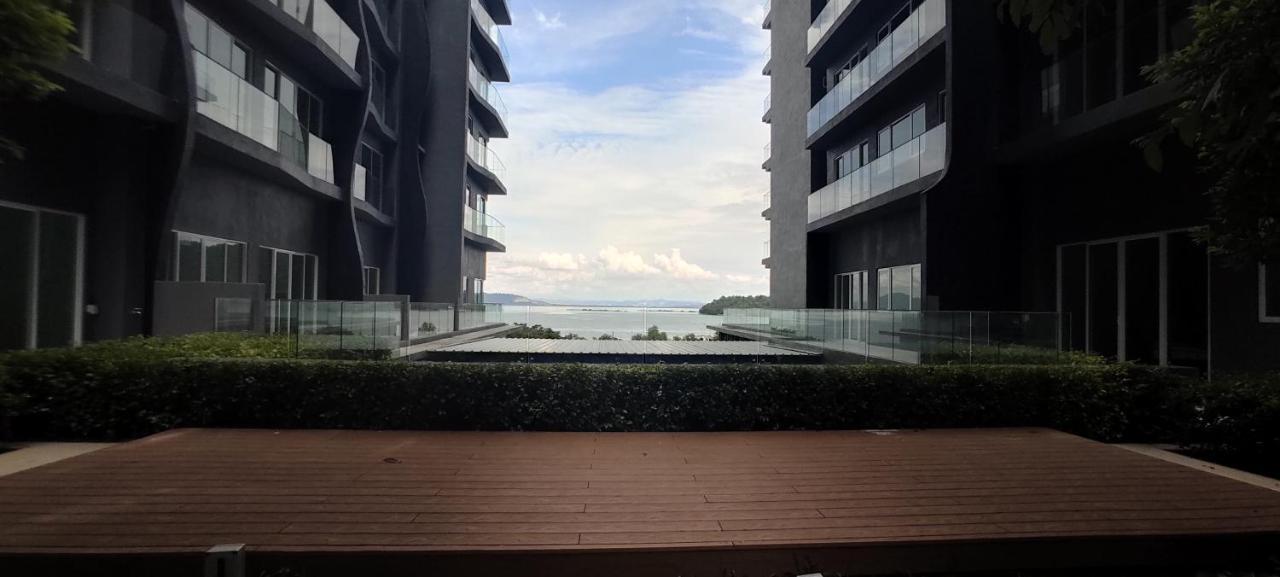 Infinite Seaview With Penang Bridge Suite With Sunrise Up To 11 Person 바얀레파스 외부 사진