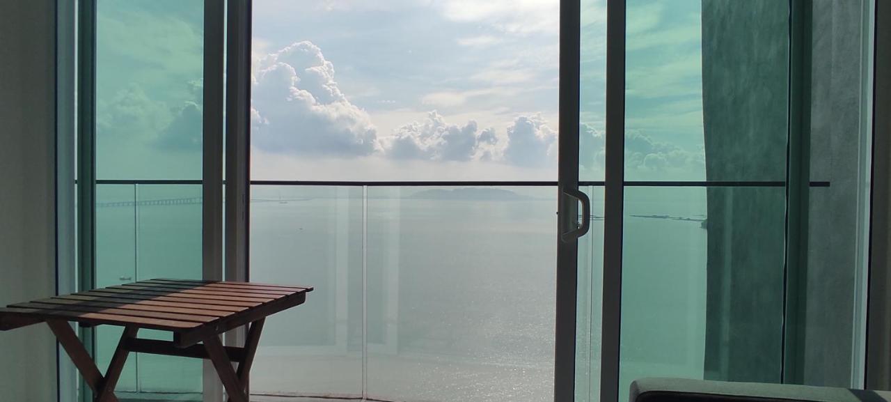 Infinite Seaview With Penang Bridge Suite With Sunrise Up To 11 Person 바얀레파스 외부 사진