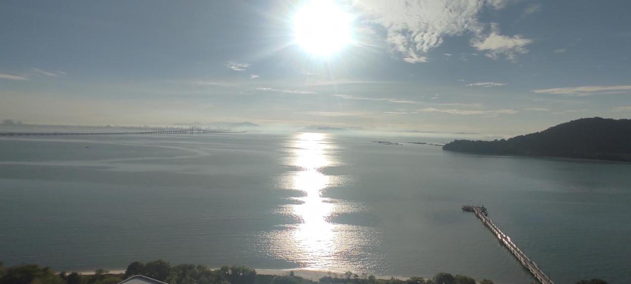 Infinite Seaview With Penang Bridge Suite With Sunrise Up To 11 Person 바얀레파스 외부 사진