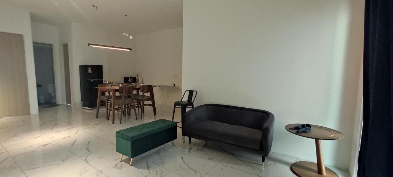 Infinite Seaview With Penang Bridge Suite With Sunrise Up To 11 Person 바얀레파스 외부 사진