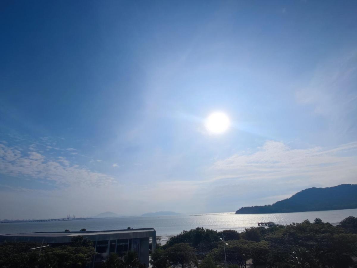 Infinite Seaview With Penang Bridge Suite With Sunrise Up To 11 Person 바얀레파스 외부 사진